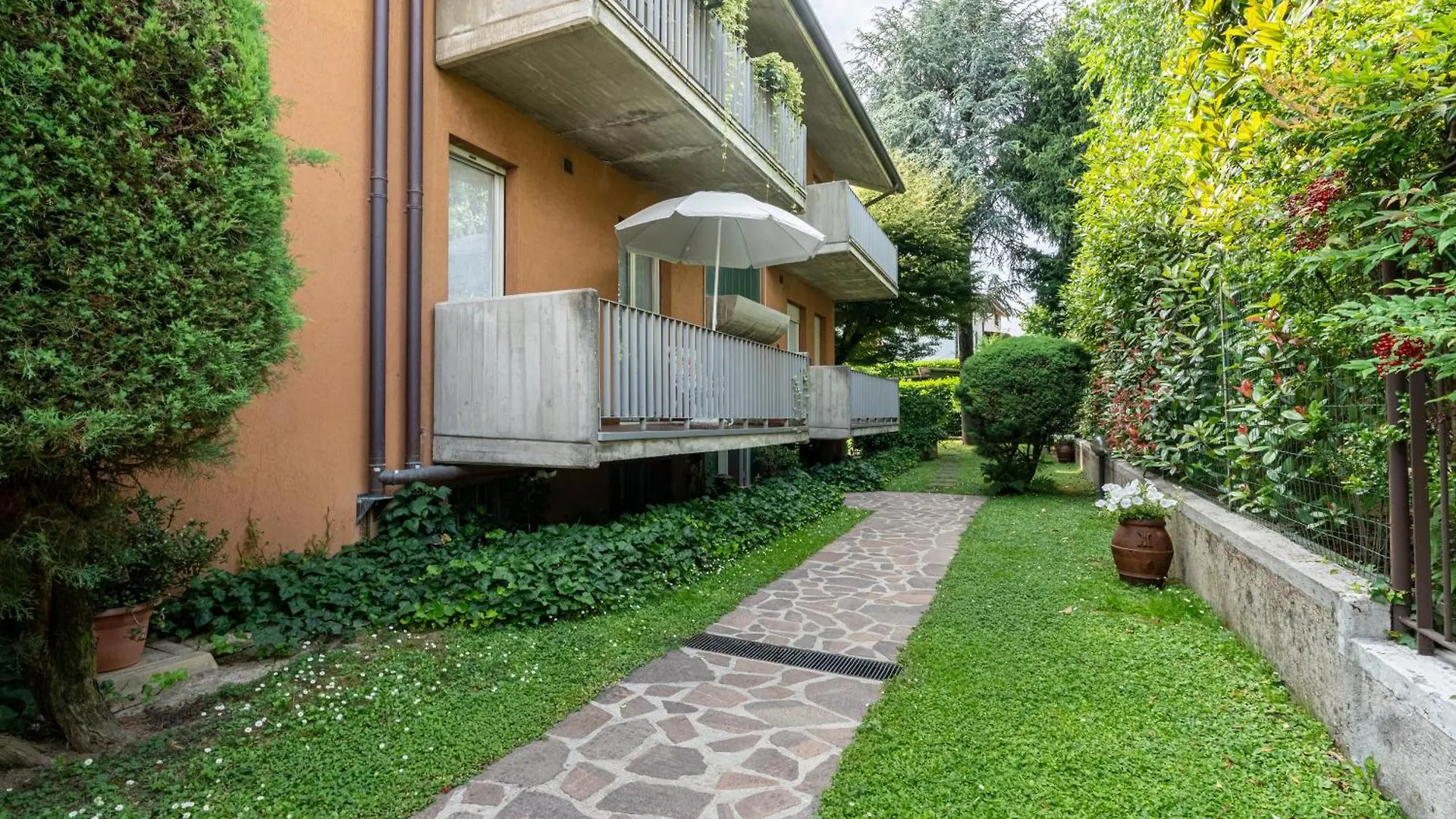 Django'S Apartments Bergame Italie